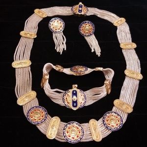 Necklace,earrings and bracelet